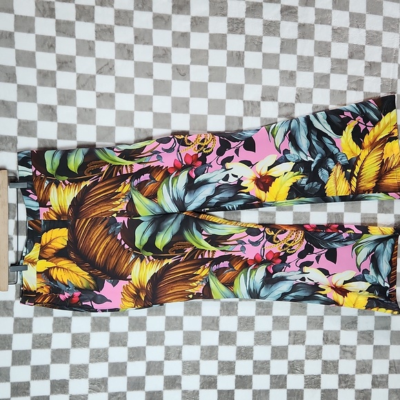 Fashion Nova LUXE 
Multicolor Floral Blazer & Suit Set - Picture 5 of 16